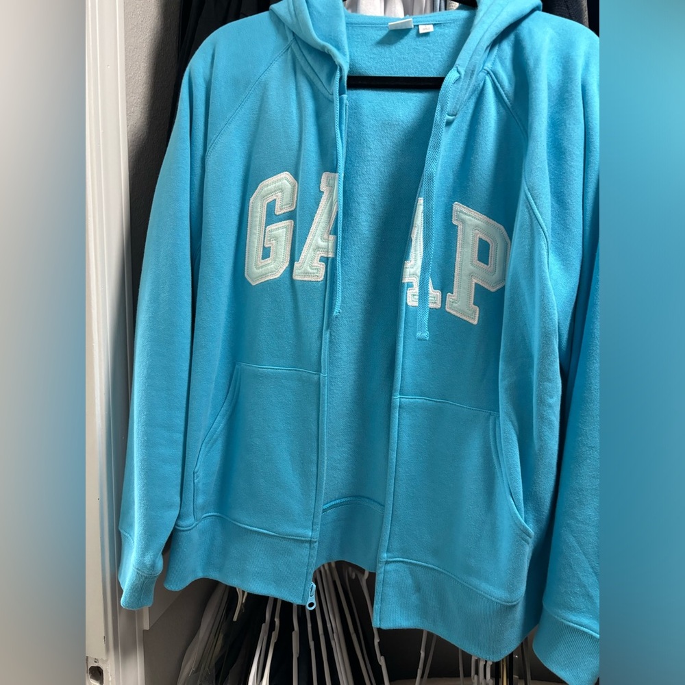 Gap sweatshirt
